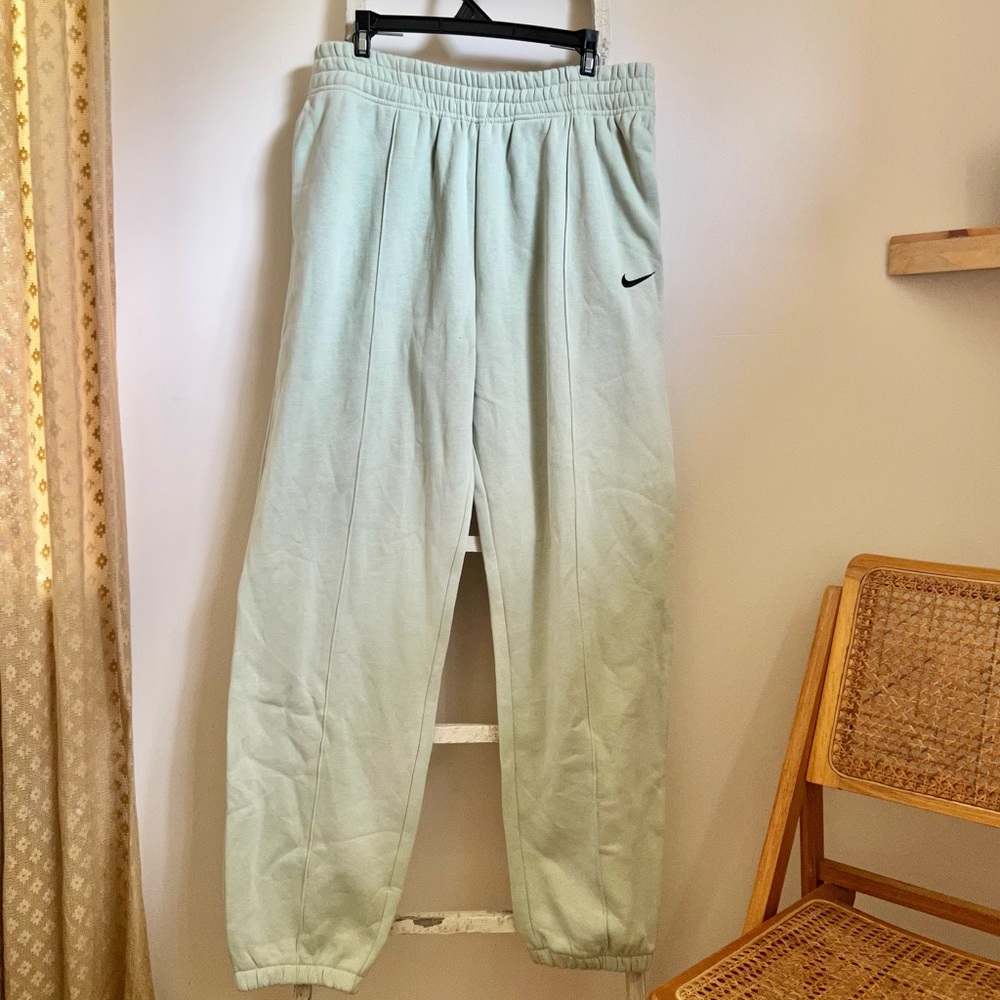 ☁️Nike Fleece Cuffed Dusty Mint Green Sweatpants☁️